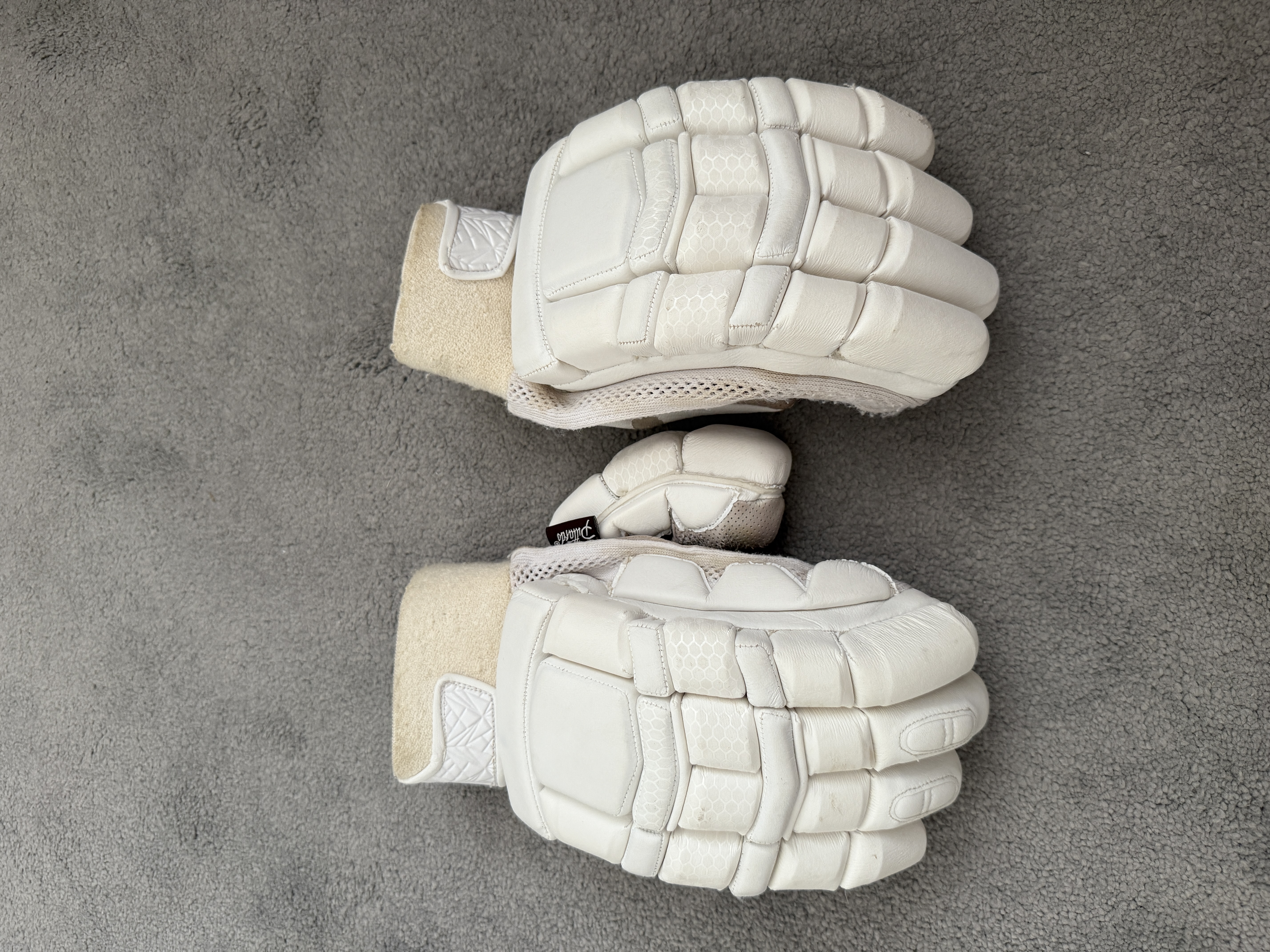 Men’s right handed batting gloves
