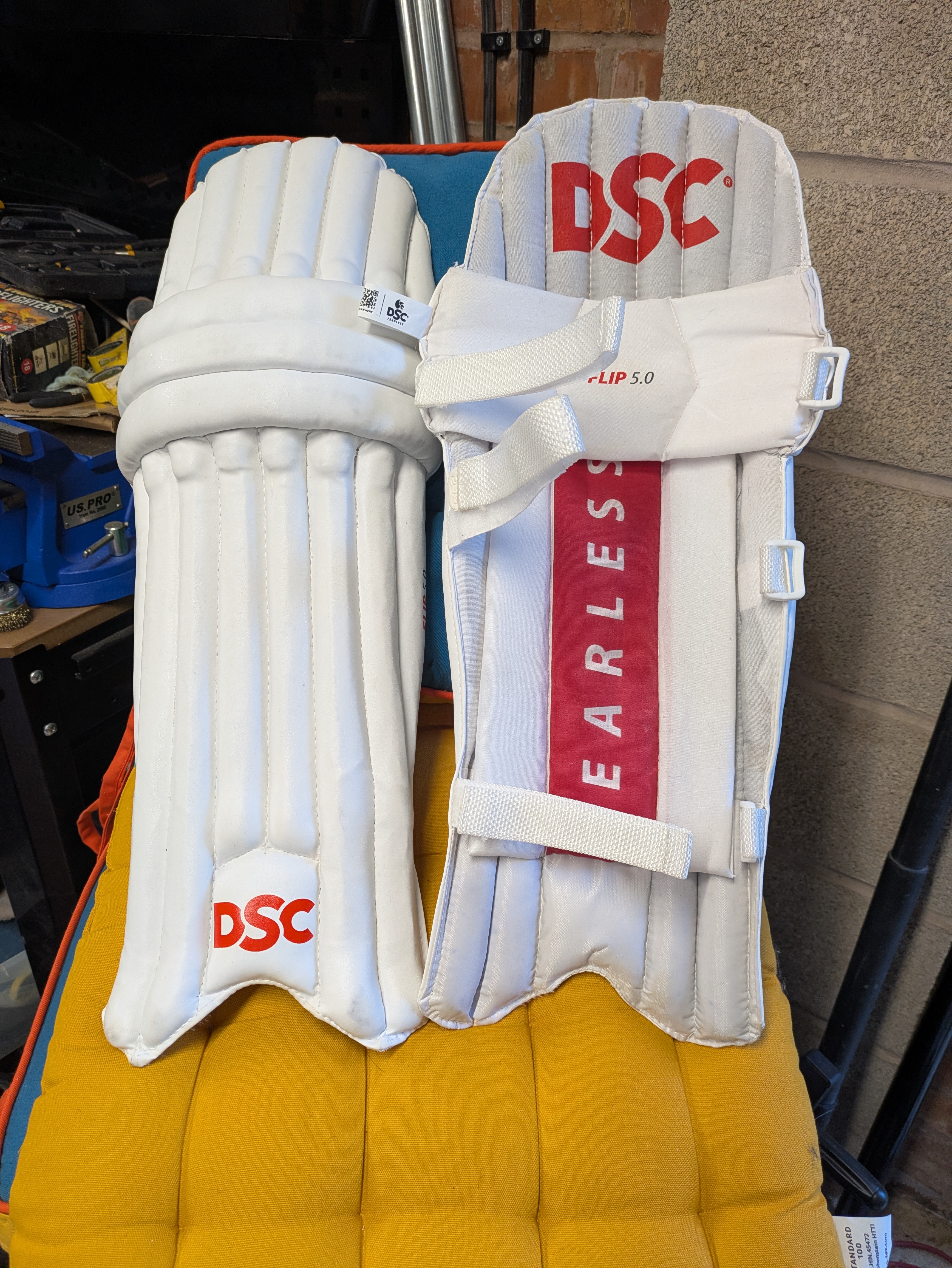 DSC rh white batting pads junior 