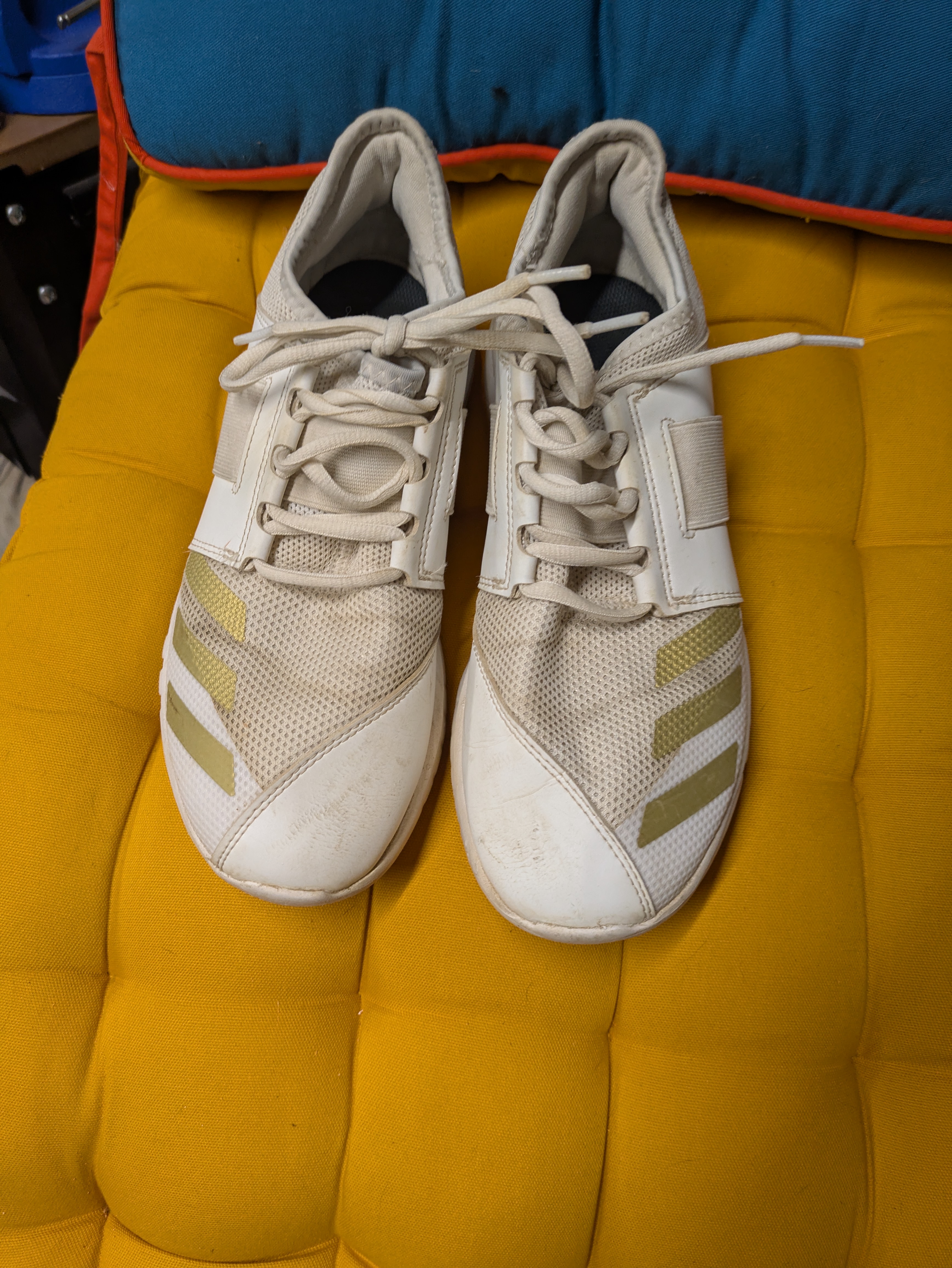 Adidas cricket spikes size 5½ Uk junior 2025