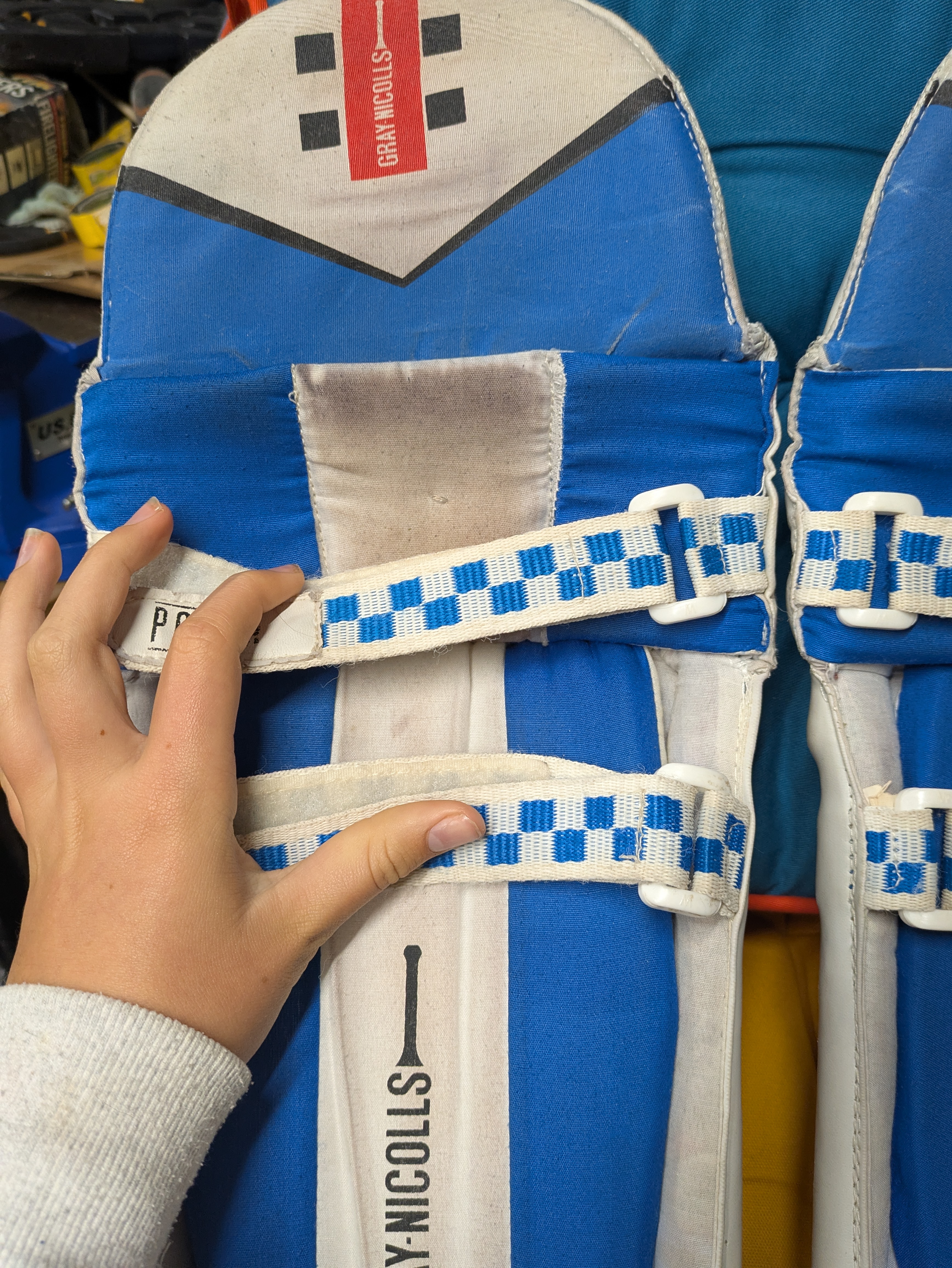 Gray Nicholls rh junior batting pads 