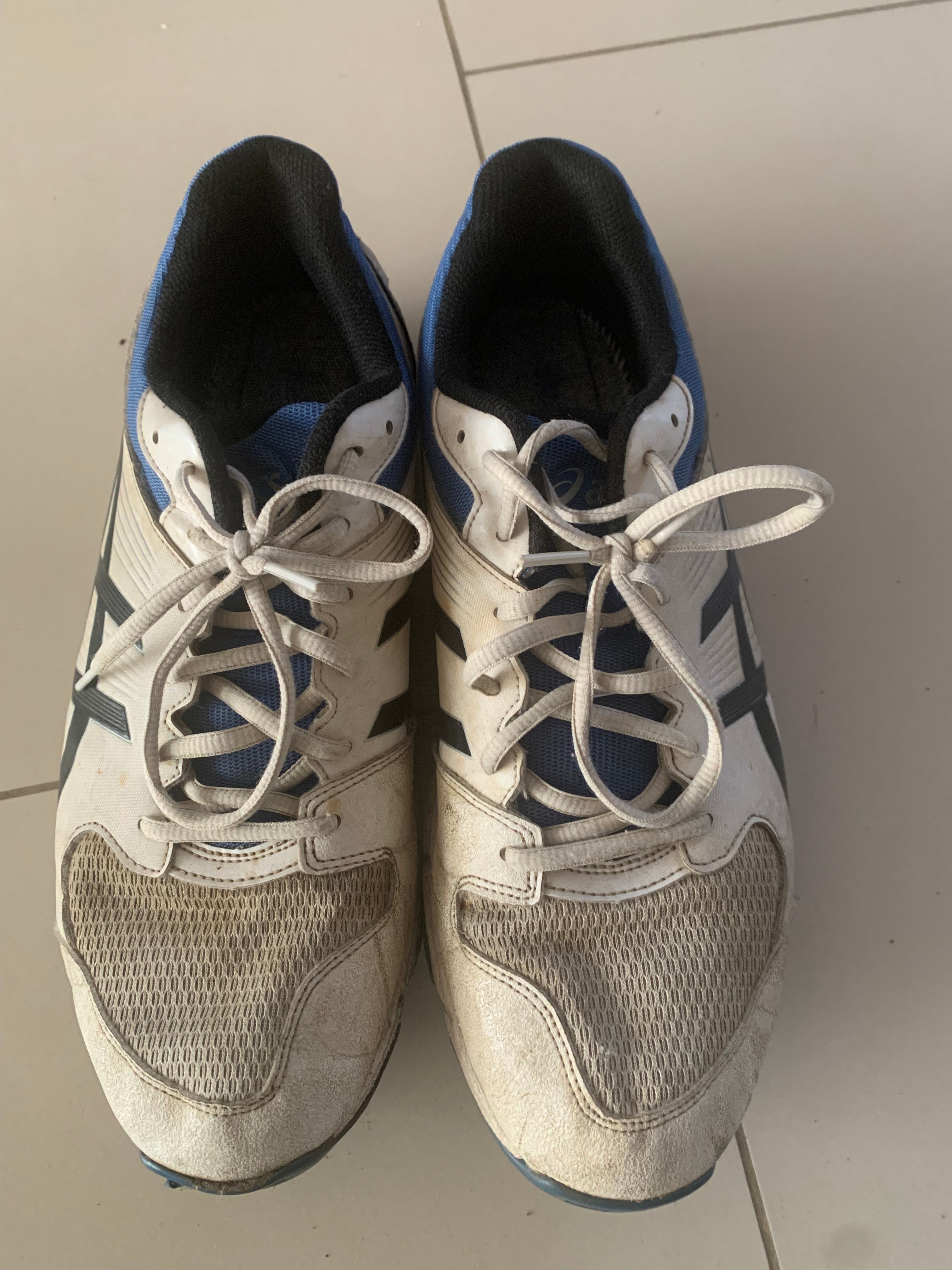 ASICS cricket shoes