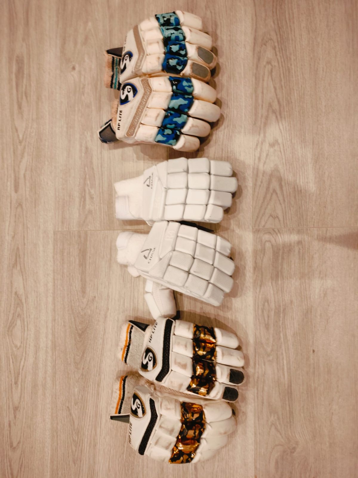 Good condition:Batting Gloves- LHB