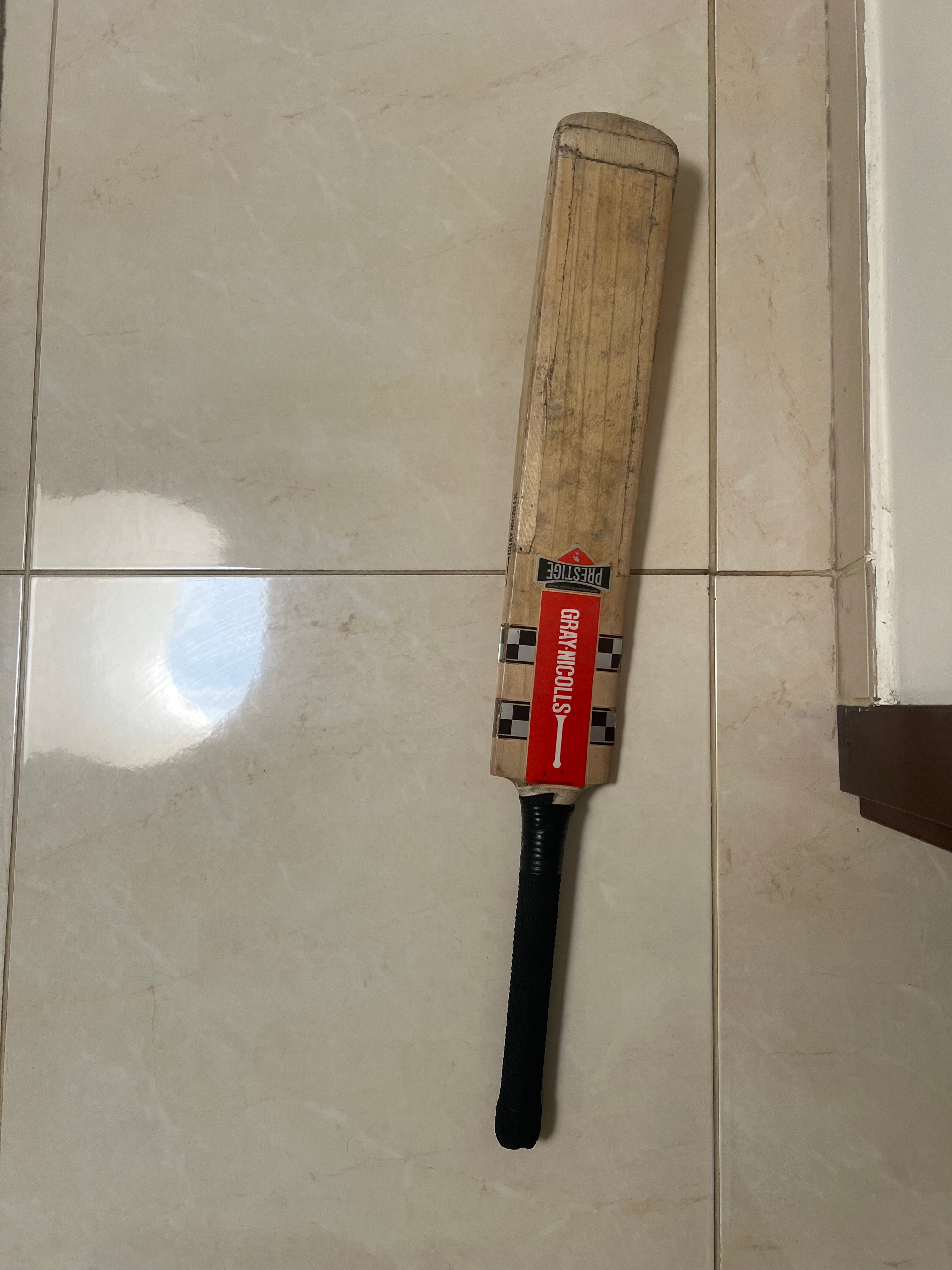 Grey Nicolls bat
