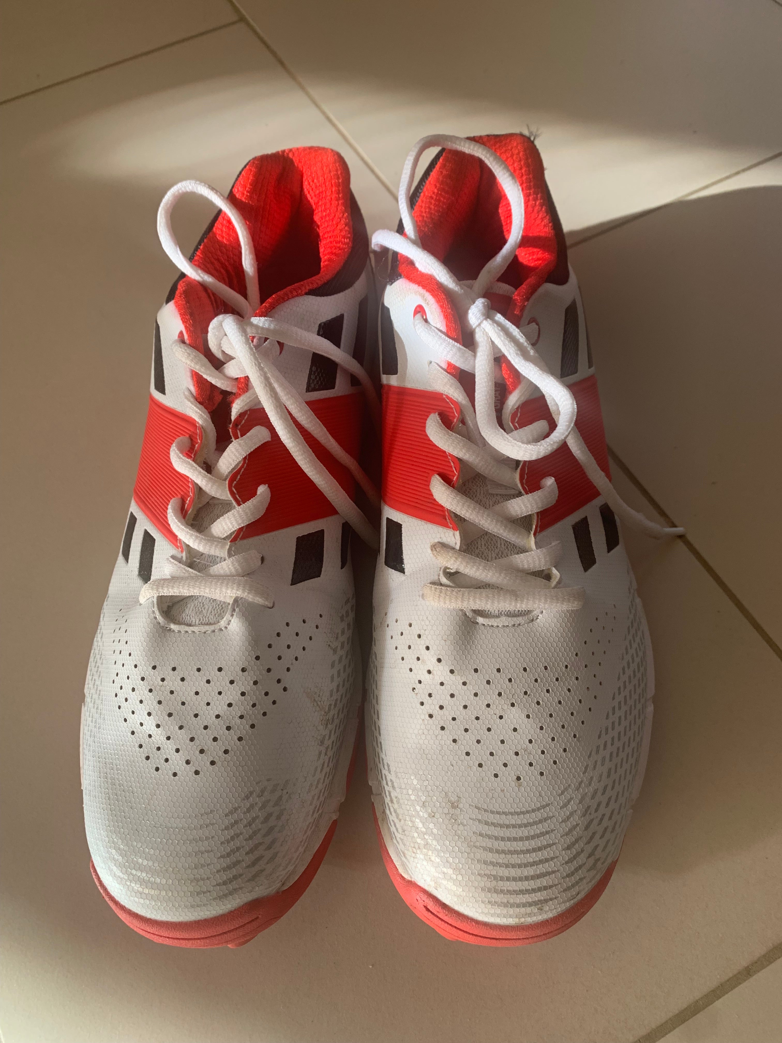 pair of white and red Gray Nicolls Velocity 2.0 Spike cricket sho